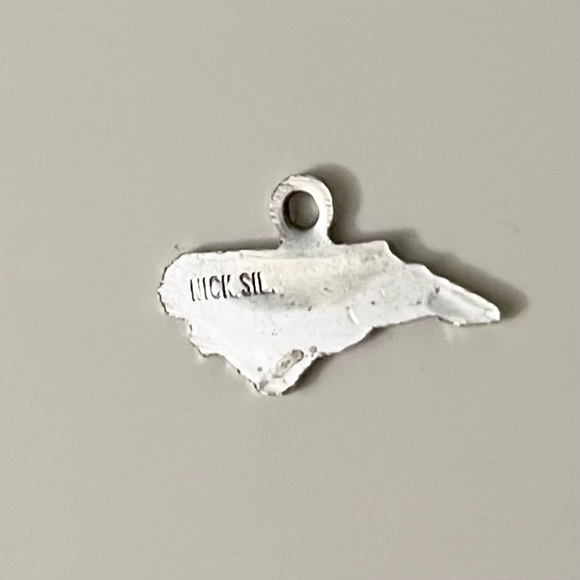Vintage Silver North Carolina State Charm Pendant - Picture 5 of 7